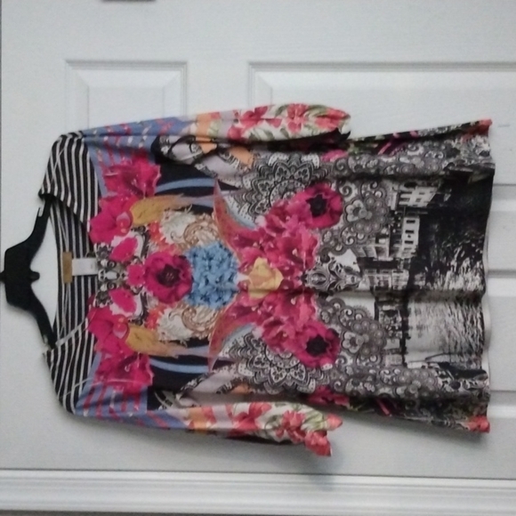Valerie Stevens Tops - Valerie Stevens Women's Floral Tunic